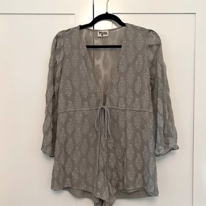 Show Me Your Mumu XS gray long sleeve romper